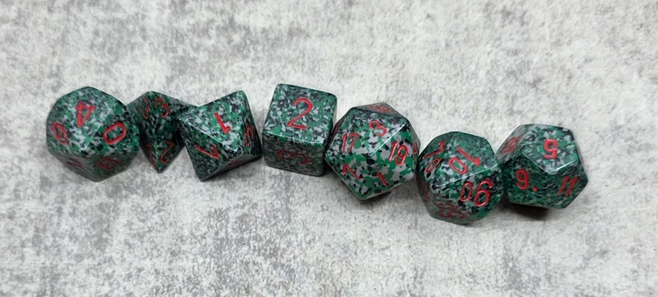 RARO Juego de RPG poliédrico de 7 dados camuflaje jungla moteada Chessex Foto 3 de 4