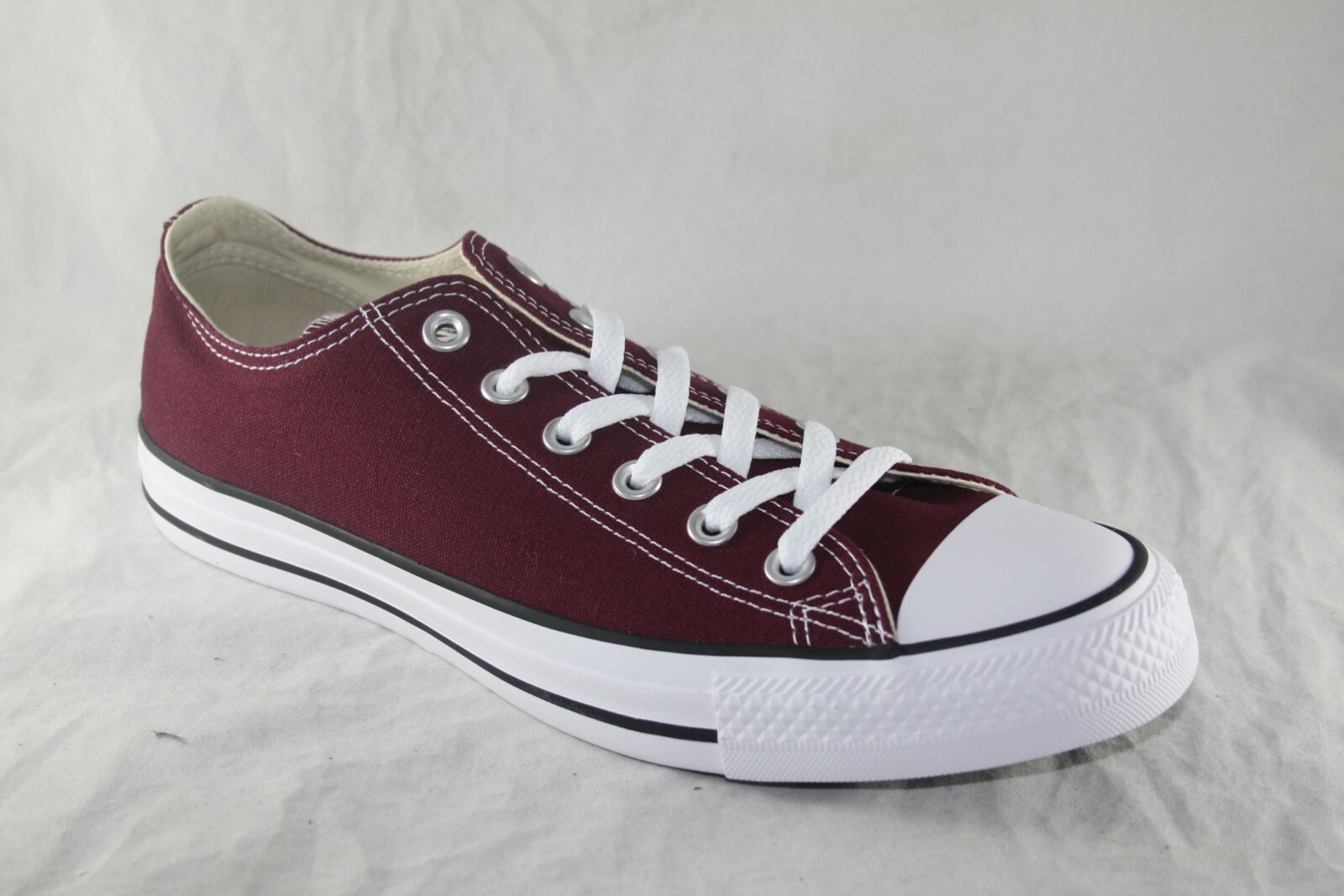 burgundy chuck taylors low