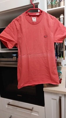 LEV'S T-Shirt für Teenager Gr. 164/XS. Schönes Rot in top Zustand - Bild 1 von 4