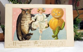 Uomo gufo e zucca che balla con ragazza. 1913. Cartolina Winsch Halloween. Diversi