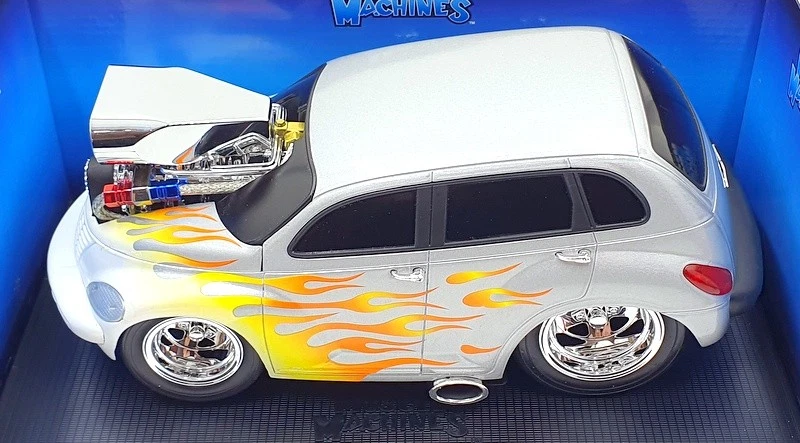Muscle Machine 1/18 Scale 61190 - 2000 Chrysler PT Cruiser - Silver with Flames - Image 4 of 4