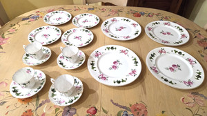 Vintage Crownford Fine Bone China England 4 piece setting Ivy Rose Pattern