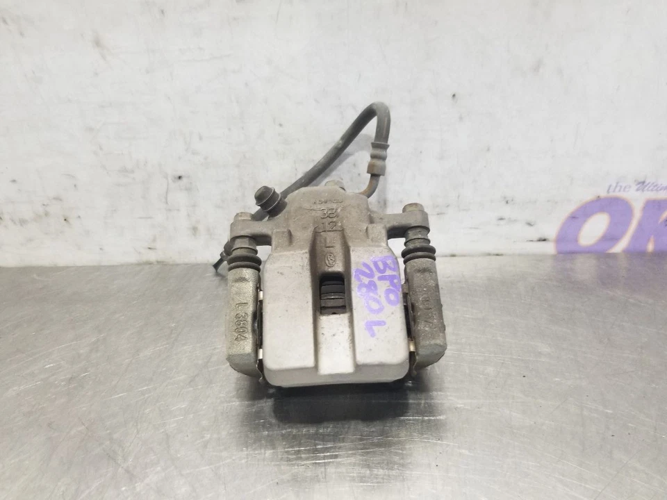 Toyota RAV 4 2018 Limited pinza de freno conductor trasero izquierdo Foto 2 de 4