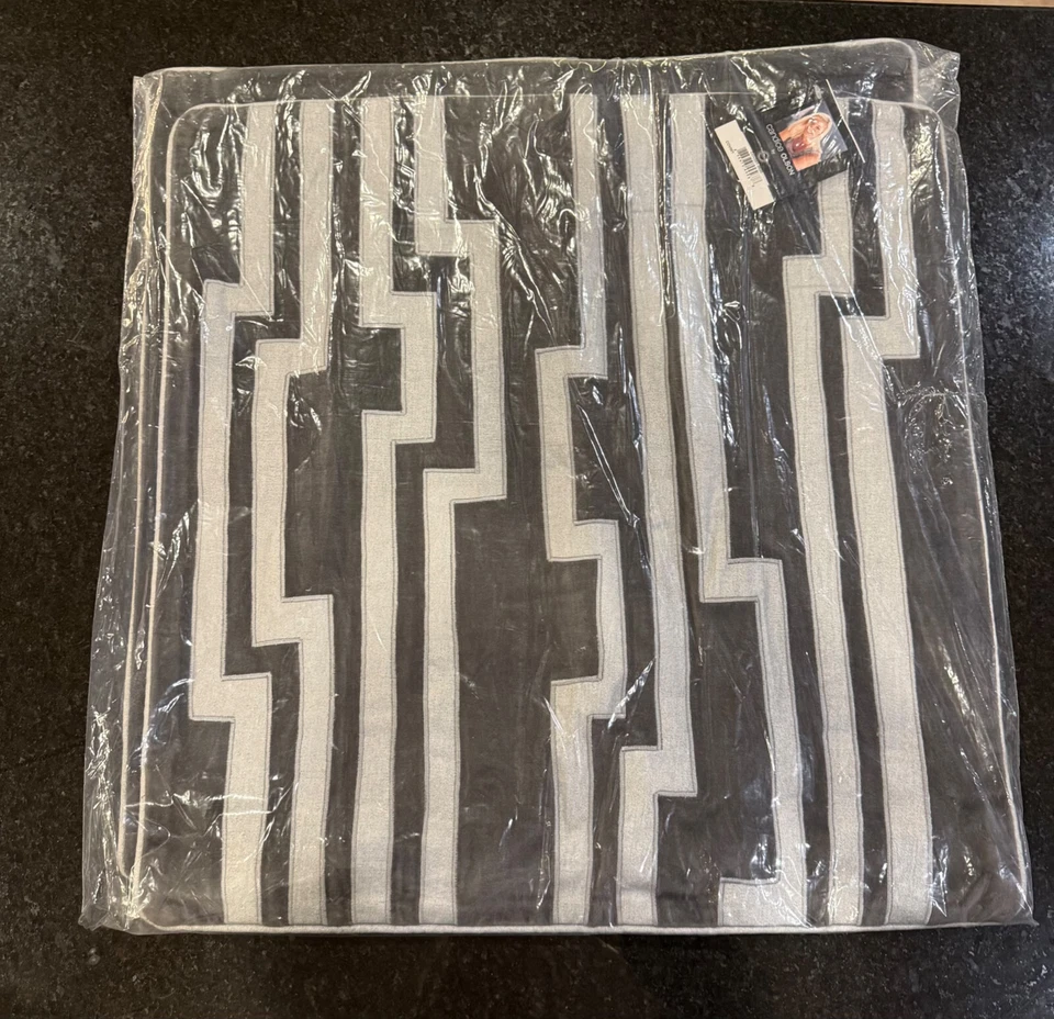 Capa de travesseiro decorativa Surya - NOVA COM ETIQUETAS - COV001-2020 20"x20" - Imagem 4 de 4