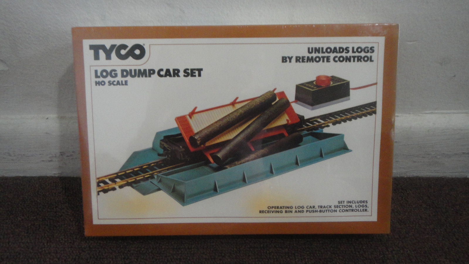TYCO LOG DUMP CAR SET REMOTE CONTROL NEW, SEALED. 1975. HO SCALE. LOOK TYCO LOG DUMP CAR SET REMOTE CONTROL NEW, SEALED. 1975. HO SCALE. LOOK