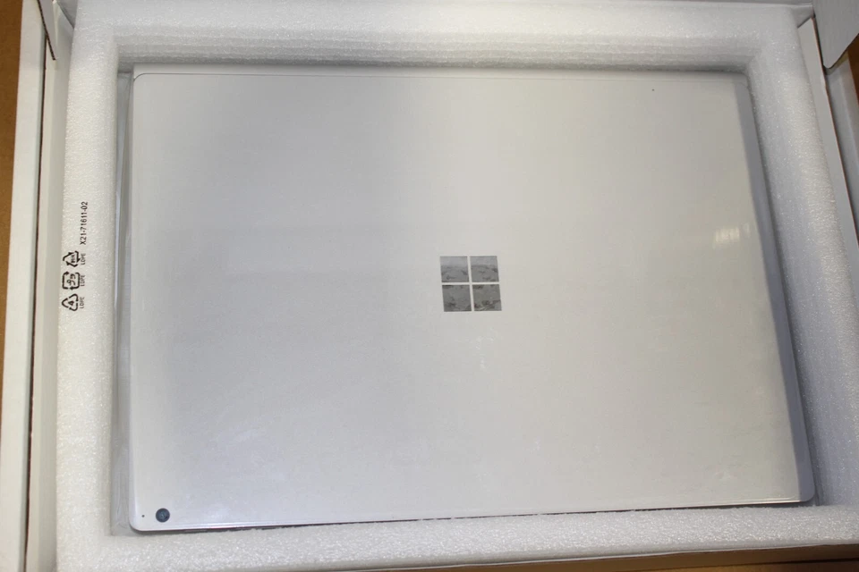 Microsoft Surface Book 2 15" i7, 16GB RAM , 256GB SSD Win10Pro GTX 1060 - Image 2 of 3