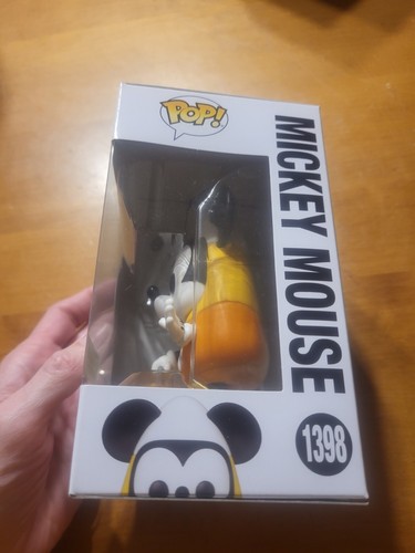 Funko Pop Disney Mickey Mouse As Candy Corn Halloween #1398 HOT TOPIC READ - Picture 2 of 9