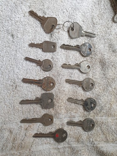 Konvolut Schlüssel Sicherheitsschlüssel Key Schloss Schlösser Messing und Eisen
