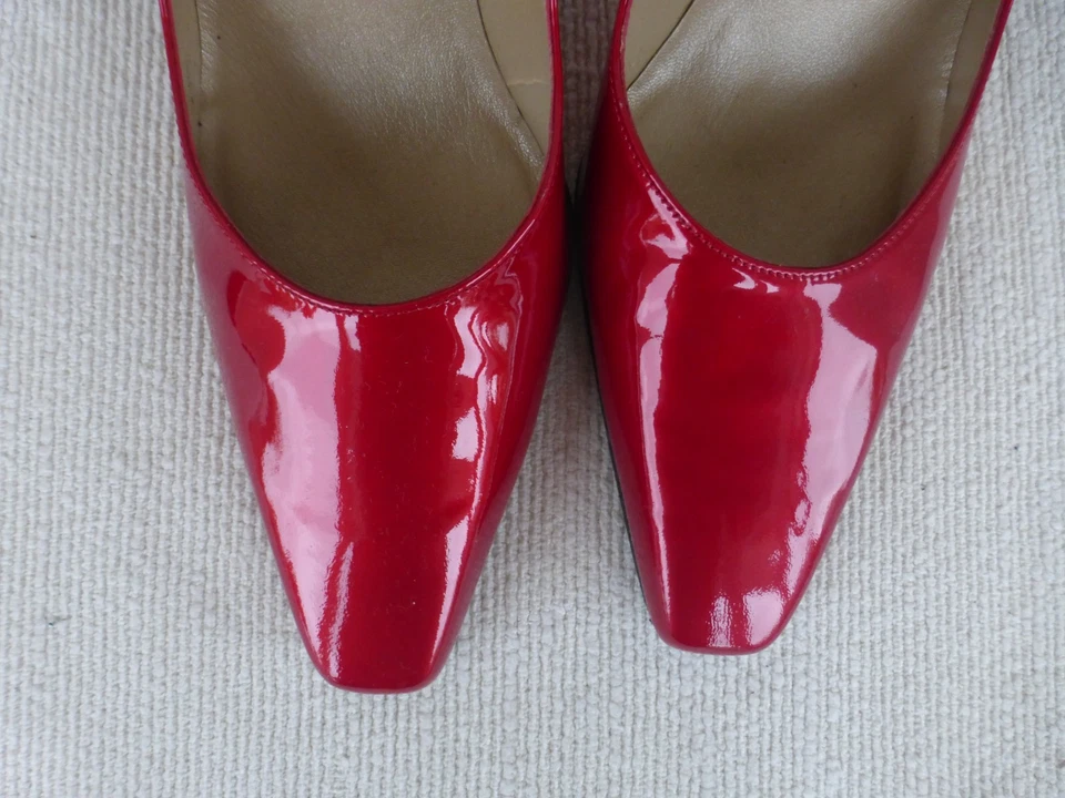 Stuart Weitzman for Russell & Bromley Red Patent Court Shoe Heels UK 6 US 8 - Image 3 of 4