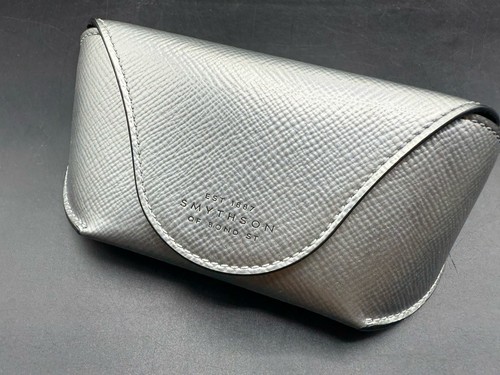 Custodia porta occhiali da sole Smythson Of Bond Street Panama in pelle argento metallizzato