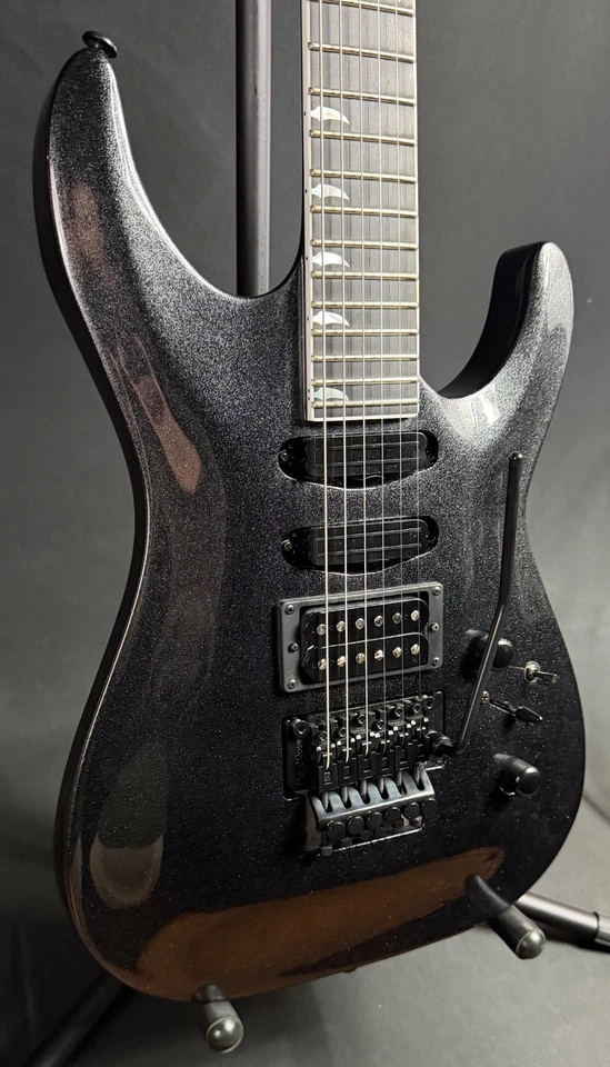 Guitarra Eléctrica Kramer SM-1 Acabado Máximo Acero con Estuche Rígido Foto 3 de 4