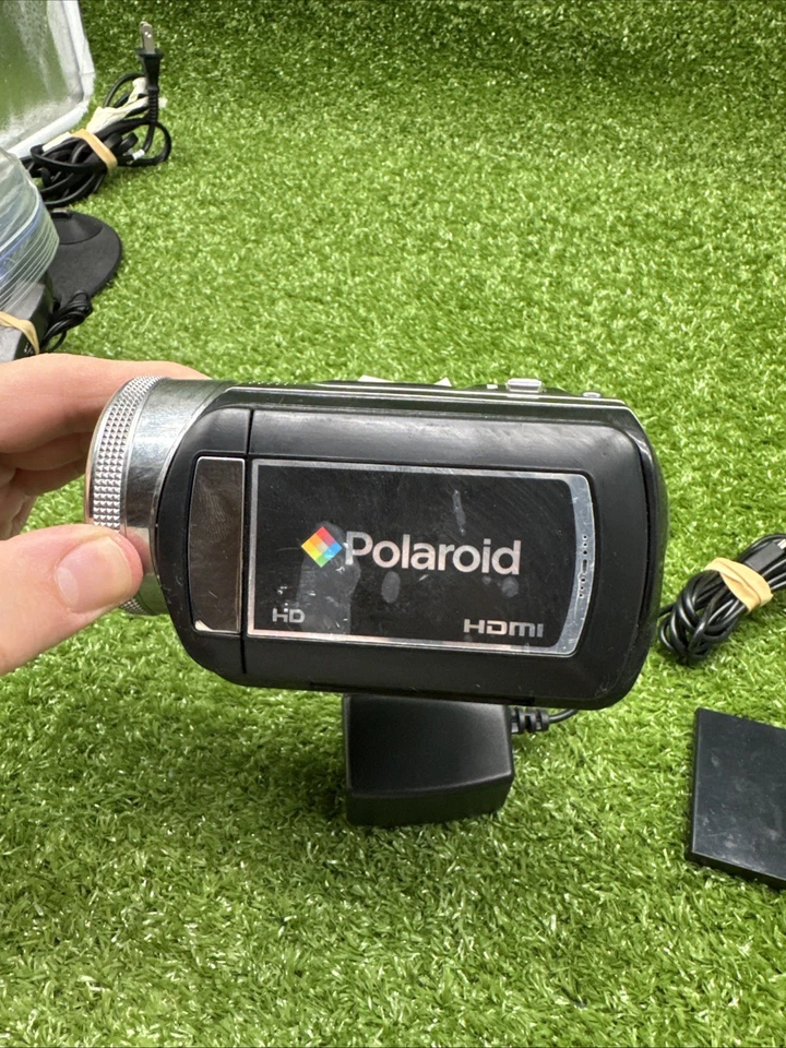 POLAROID DVC-00725F 720P HD Camcorder with 2.7-inch LCD. 16 - Image 2 of 4