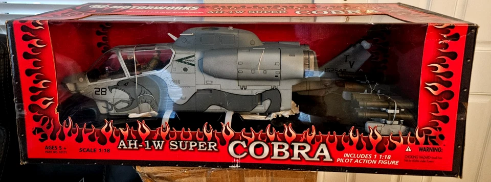 Motorworks 21st Century Toys 1:18 AH-1W Super Cobra Helicopter - Image 3 of 4