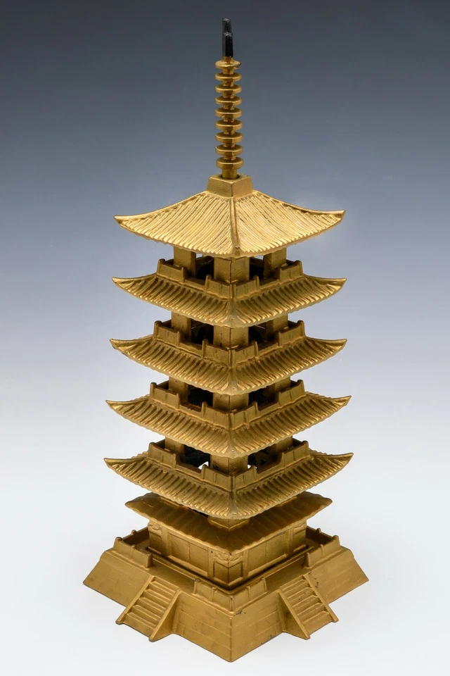 Antigua figura de metal japonesa vintage pagoda dorada de cinco pisos 五重塔 Tsushima Foto 2 de 4