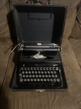 Vintage Royal Typewriter w/Case. Beautiful and EX condition! thumbnail