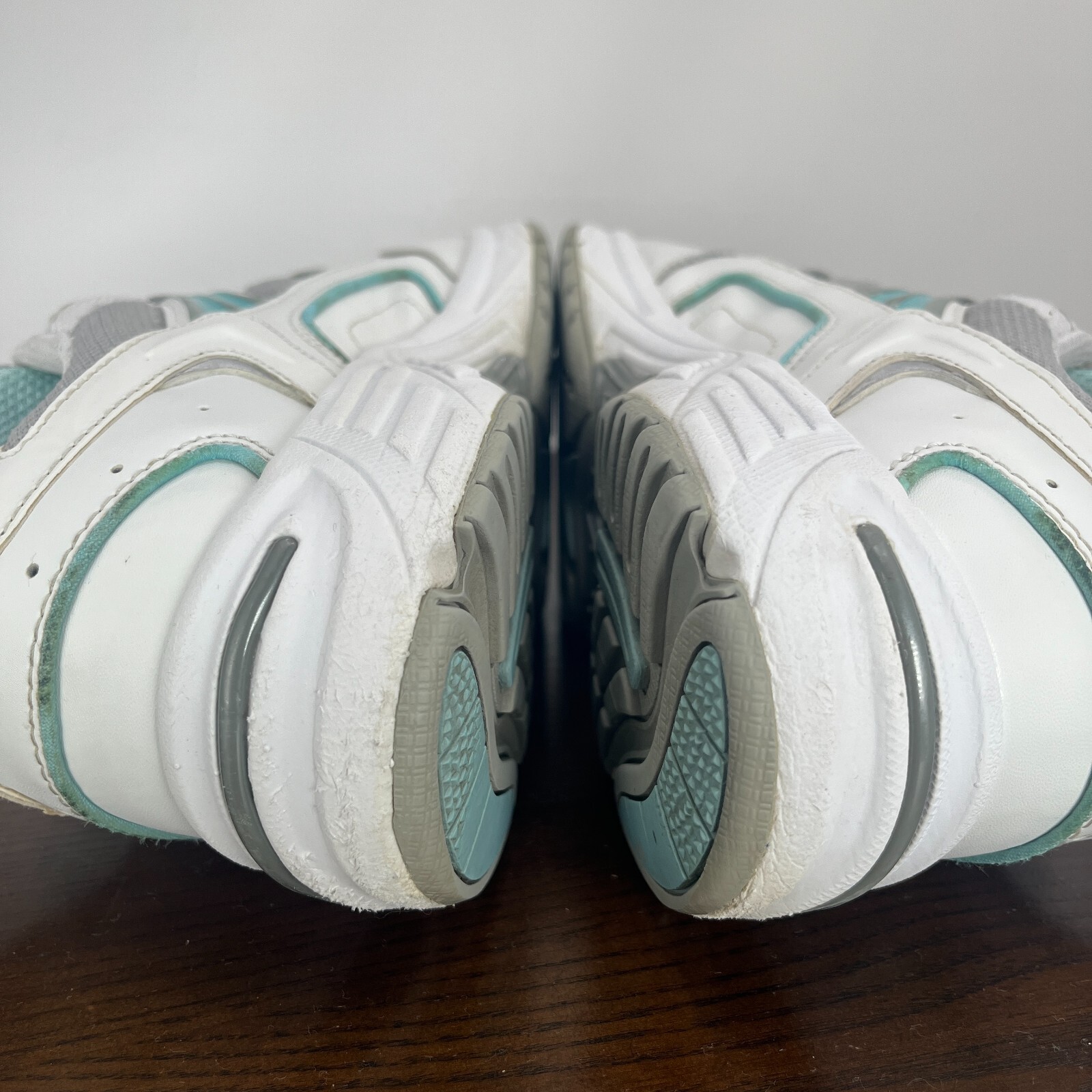 Vionic Tabi Shoes Women's 9 Wide White Gray Leather Double Strap Walking Sneaker