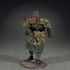 25274 - German Grenadier in Greatcoat and Zeltbahn Advancing - WWII - W. Britain