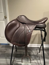Bates AP+ Cair Saddle Luxe Leather Brown 17.5" incl Girth, Leathers and Stirrups