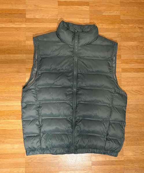 Zara Green Puffer Vest, Size 13-14 Children/ Size XS men - 164cm, good quali