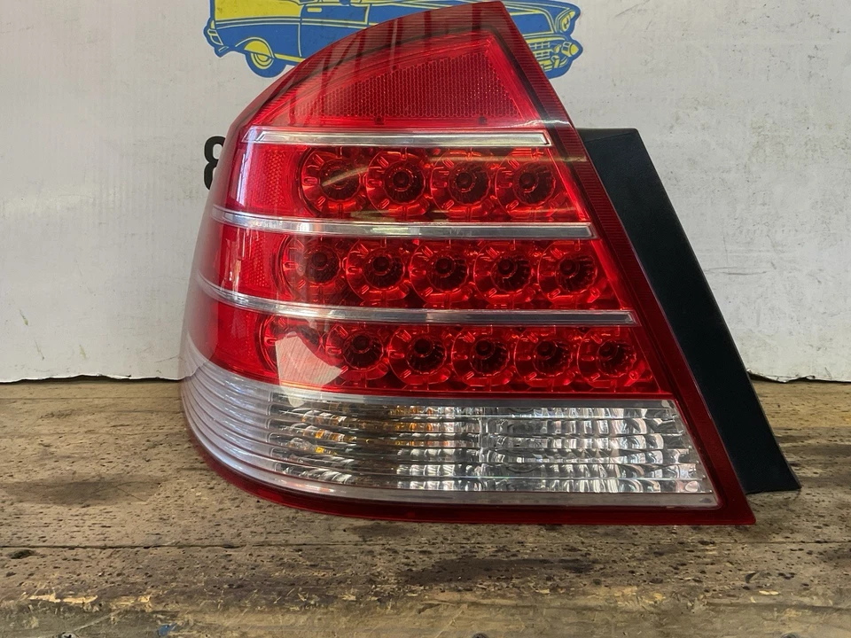 Conjunto de luz trasera lateral izquierda Mercury Montego 2005-2007 con arnés pieza OEM Foto 2 de 4