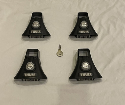 Set of 4 Thule Tracker II 430 Towers with locks and Key + Allen wrench