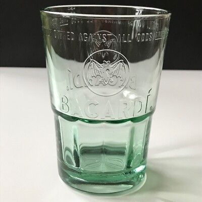 Bacardi Glas Rum Cola  Longdrink Bar Cocktail Spirituose Stapel Fledermaus