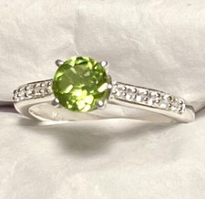 Beautiful Peridot Top Grade CZ Ring 925 Sterling Silver Size 7