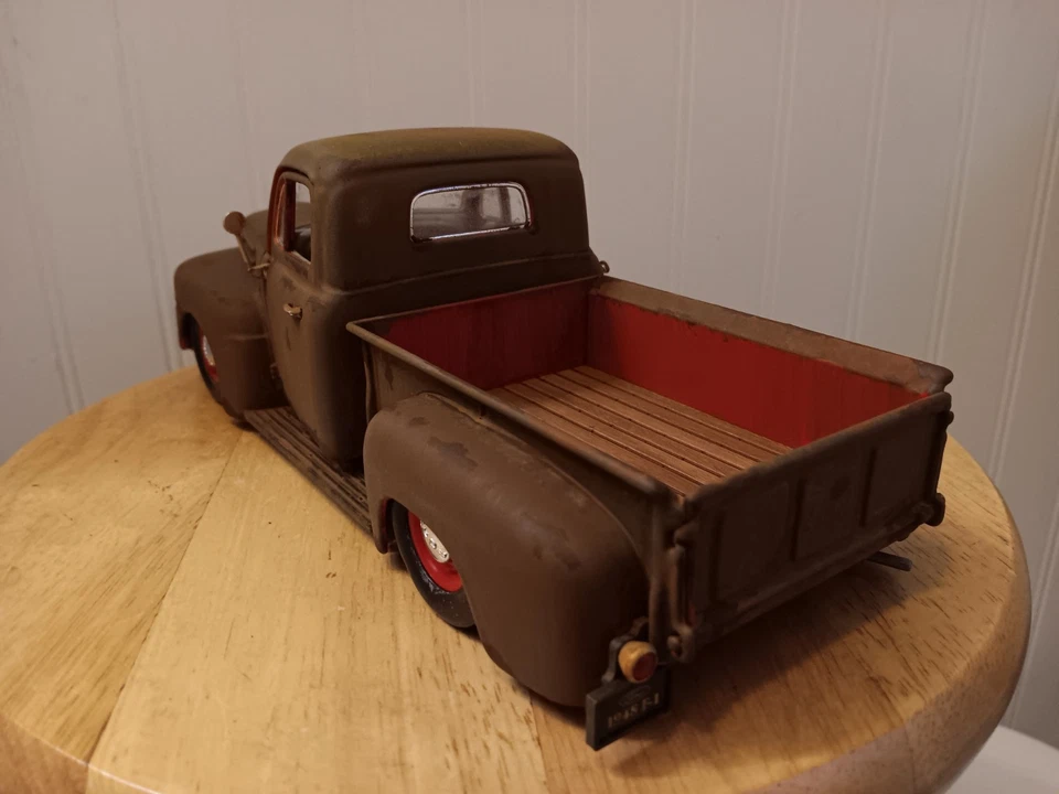 1/18 Diecast Slammed 1948 Ford Pickup Weathered Rusted Junkyard Barn Find - Image 4 of 4