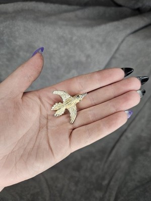 Vintage Gold Tone Flying Bird Brooch Pin Textured Feather Detail Rhinestone Eye
