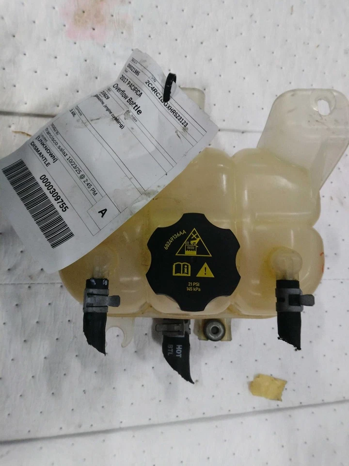 Used Engine Coolant Reservoir fits: 2017 Chrysler Pacifica gasoline engine cooli Foto 2 de 4