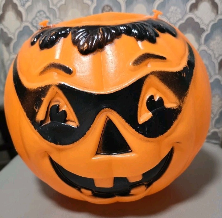 Vintage Halloween Black Masked Bandit Jack-O-Lantern 10