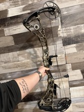 Bow tech Core SS Right Handed Compound Bow In Bottom and With Black Limbs