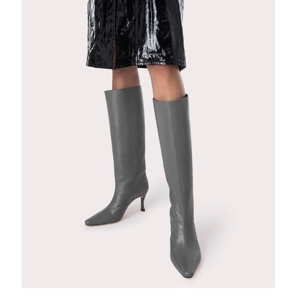 【関税込み】BY FAR ブラック Stevie 42 ブーツ BY FAR Stevie 42 Boot in Black | REVOLVE