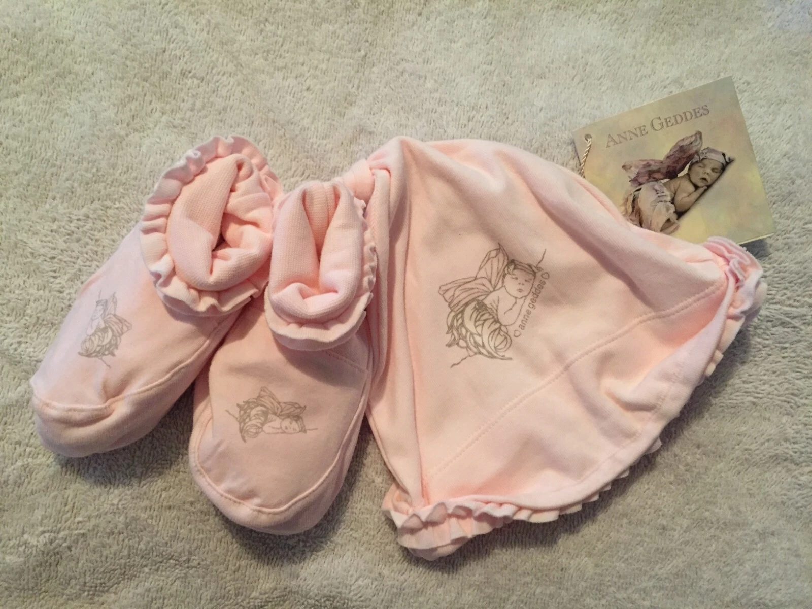 Anne Geddes hat and booties - size 6-9 months