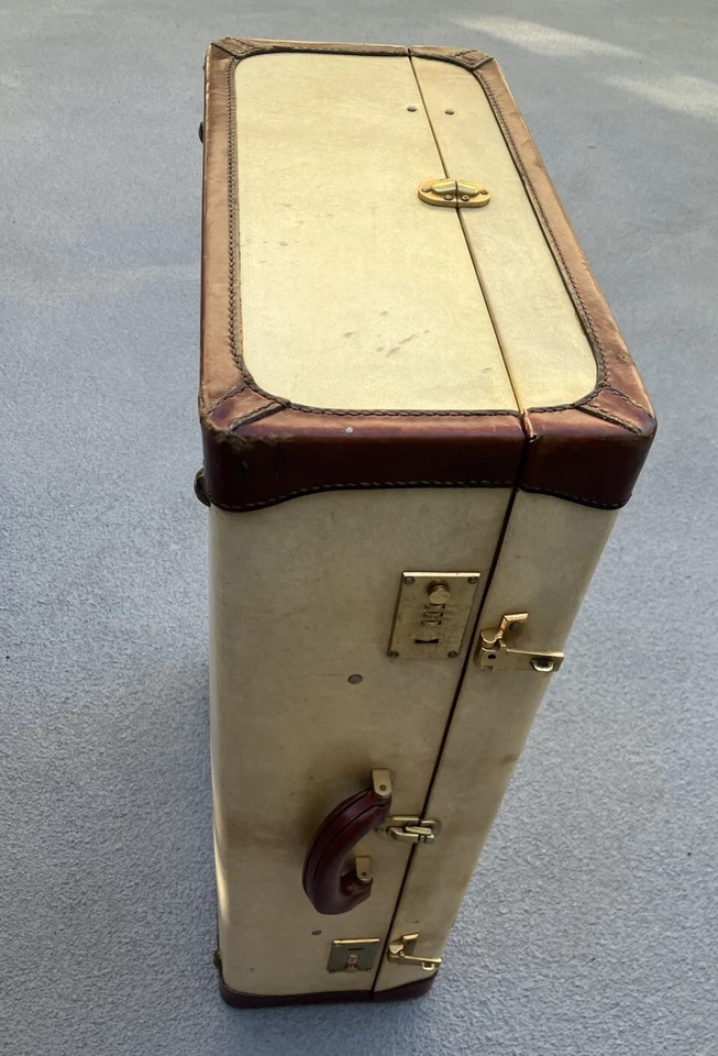 BOTTEGA VENETA MENS WOMENS VELLUM LEATHER SUITCASE + LOUIS VUITTON LUGGAGE TAG - Image 4 of 4