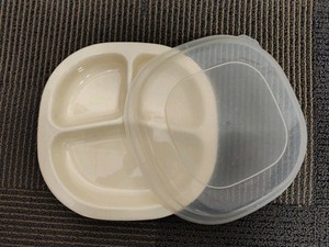 Rubbermaid Microwavable Heatables Divided Plate & Lid - Almond Color 0059. 0060