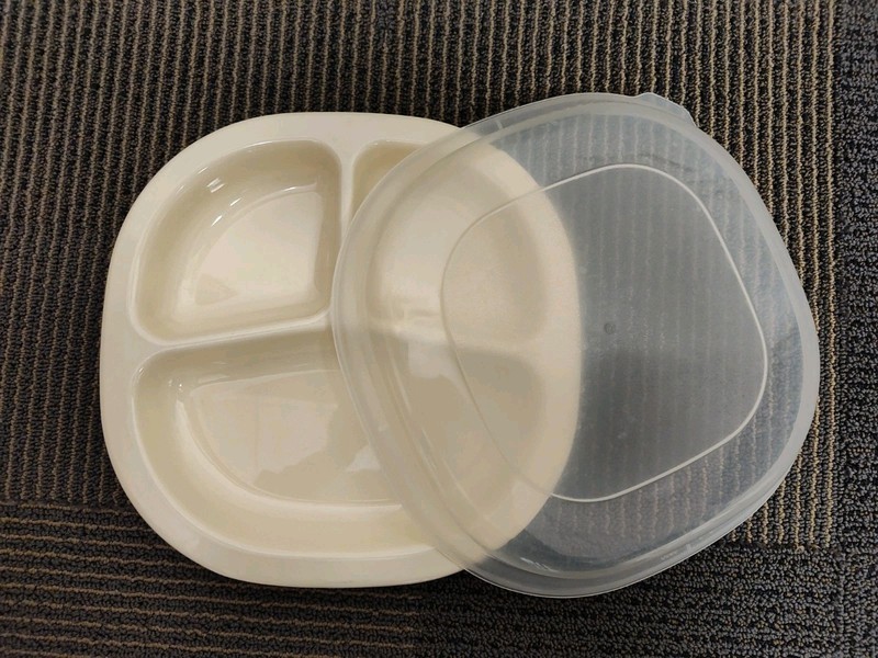 Rubbermaid Microwavable Heatables Divided Plate & Lid - Almond Color 0059. 0060