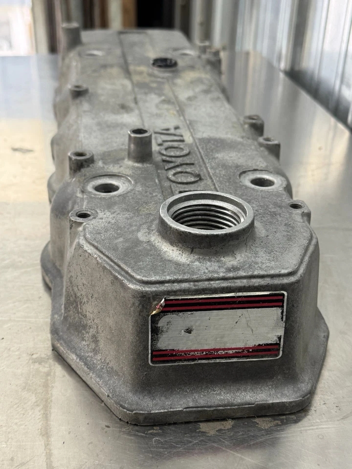 1989/90-95 Toyota Pickup/4Runner EFI 22RE Valve Cover OEM Later Style - Image 3 of 4
