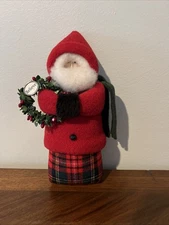 Hearts & Ivy Red Black Plaid Santa With Wreath Christmas - 9” Rare