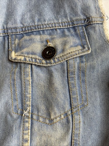 Chaleco de mezclilla azul sin mangas con bolsillo rasgado desgastado de papel de liar chaqueta pequeña - Imagen 8 de 15