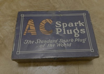 Antique AC SPARK PLUGS HINGED METAL BOX TIN GAS SERVICE STATION AUTOMOBILIA