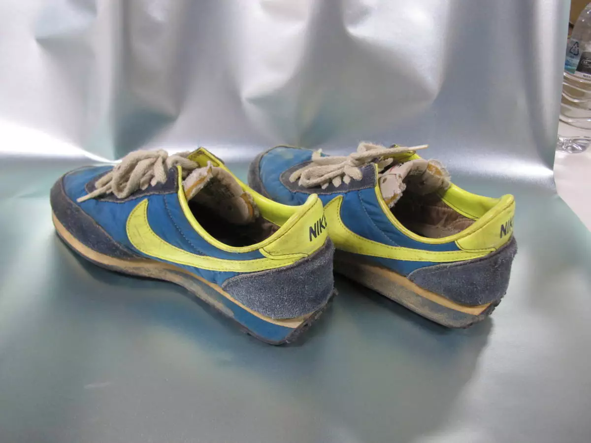 Nike waffle sole clearance shoes