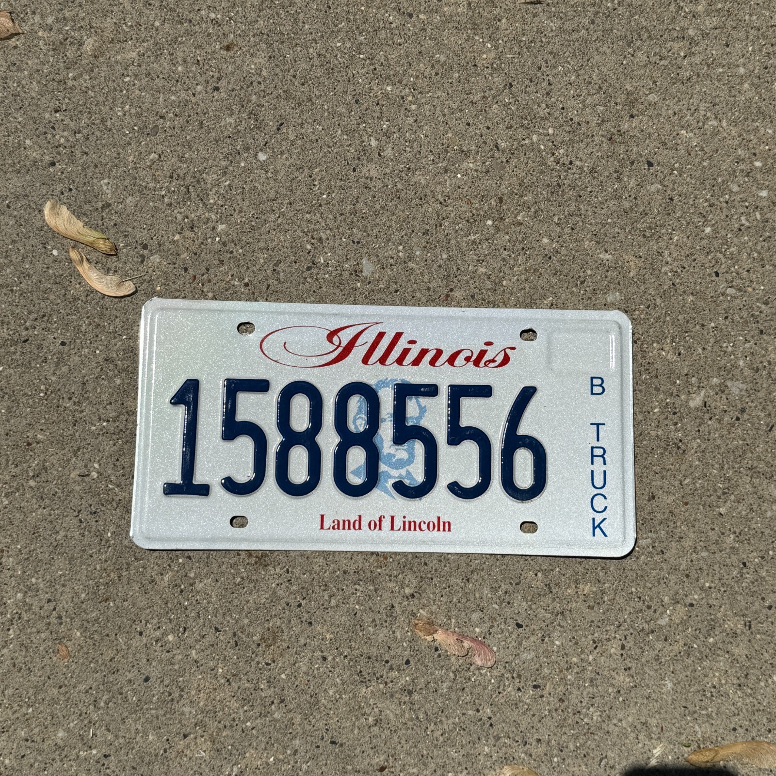 2003 Illinois TRUCK License Plate Vintage Auto Tag Car Garage Decor 1588556 B