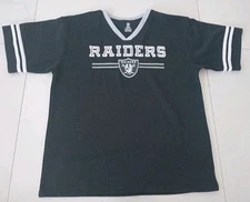 NEW NFL Team Apparel Raiders graphic V-neck T-Shirt Sz XL Youth 14-16 