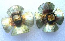 Monique Vedie, Line Vautrin boucles d'oreilles florales en résine TALOSEL