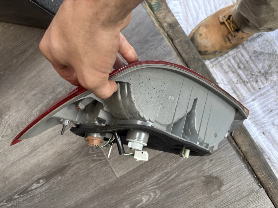 Задний фонарь для 2012-2013 Scion tC со стороны водителя с отверстием для гнезда - Изображение 4 из 4