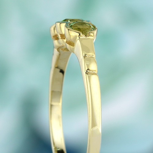 9K Yellow Gold Natural Peridot Vintage Style Three Stone Ring - Picture 6 of 8