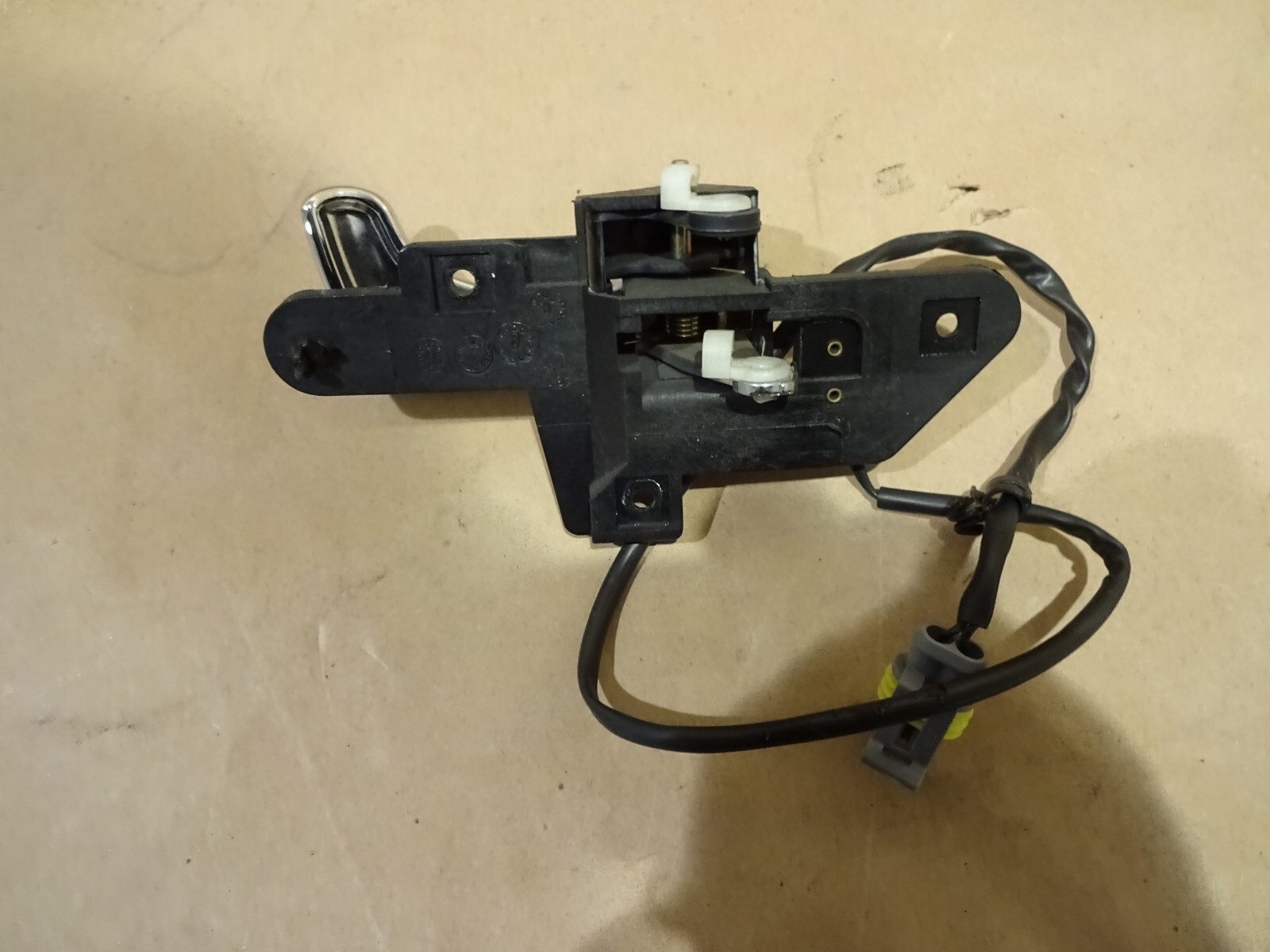 Maserati 4200  LH Interior Door Handle P/N 67236900