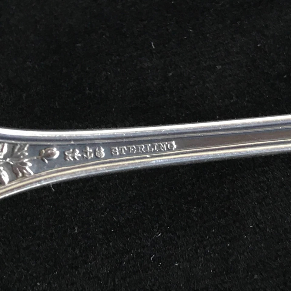 Tenedor de lechuga Gorham Sterling Buttercup A. Stowell & Co. alrededor de 1900 con monograma Foto 3 de 4