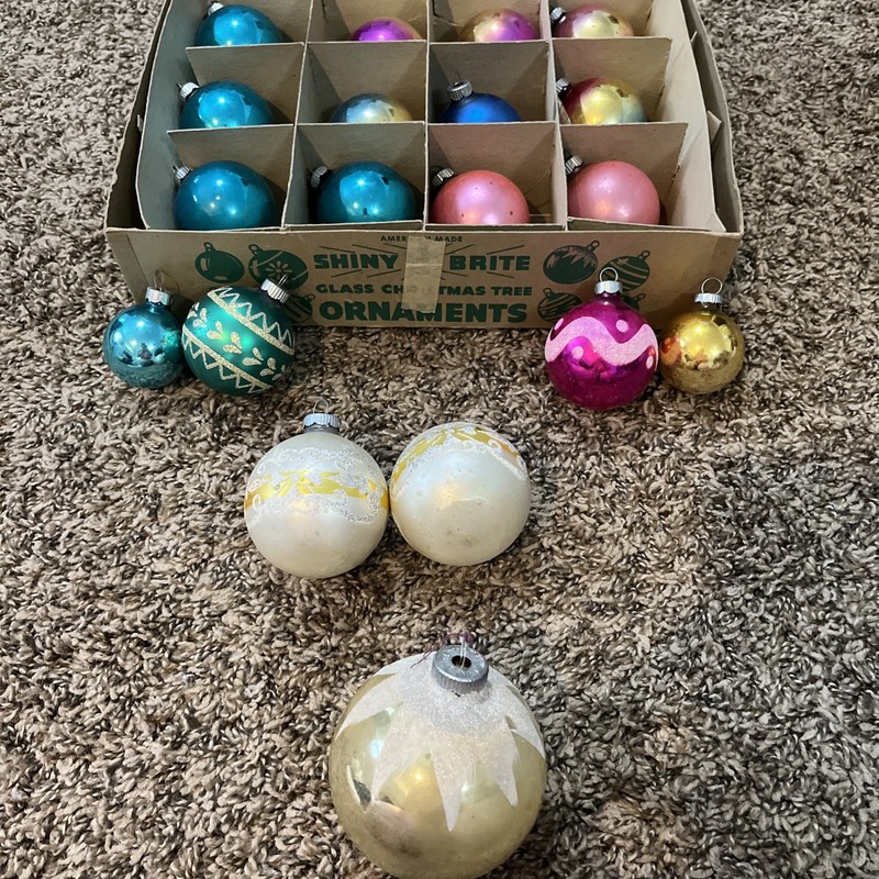 vintage shiny brite christmas ornaments in box Rare
